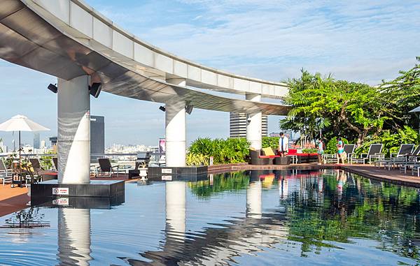 Centara Grand at Central World Hotel Pool3.jpg Centara Grand at Central World Hotel Pool3.jpg