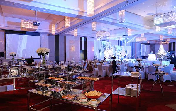 Centara Grand at Central World Hotel wedding.jpg