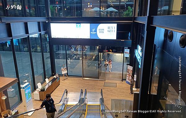 Mahanakhon CUBE Bangkok Mahanakhon Eatery.jpg