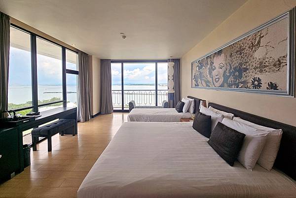 Way Hotel Pattaya sea view room3.jpg