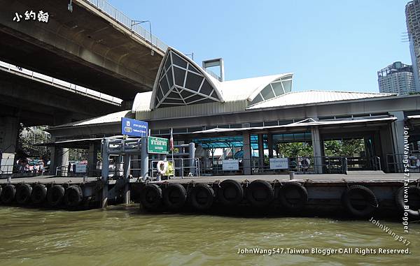 Sathorn pier沙吞碼頭 Chao Phraya River Express Boat1.jpg