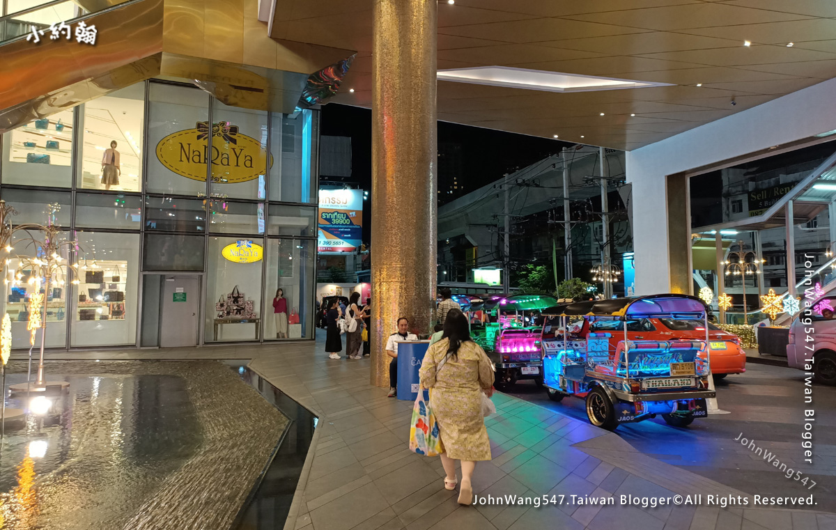 ICONSIAM tuktuk.jpg