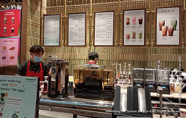 ICONSIAM Starbucks Reserve曼谷星巴克旗艦店櫃台.jpg