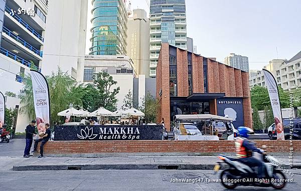 Makkha Spa Bangkok Sukhumvit 33 Bottomless cafe.jpg