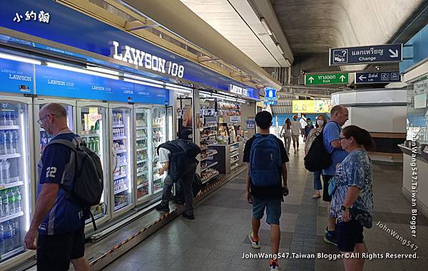 Lawson108 convenience store.jpg