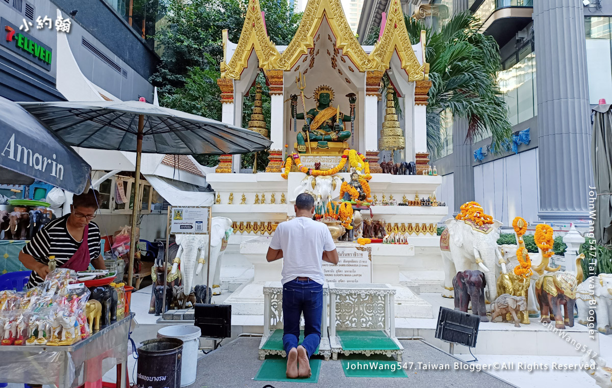 Indra Shrine God of Thunder BKK Ratchaprasong.jpg