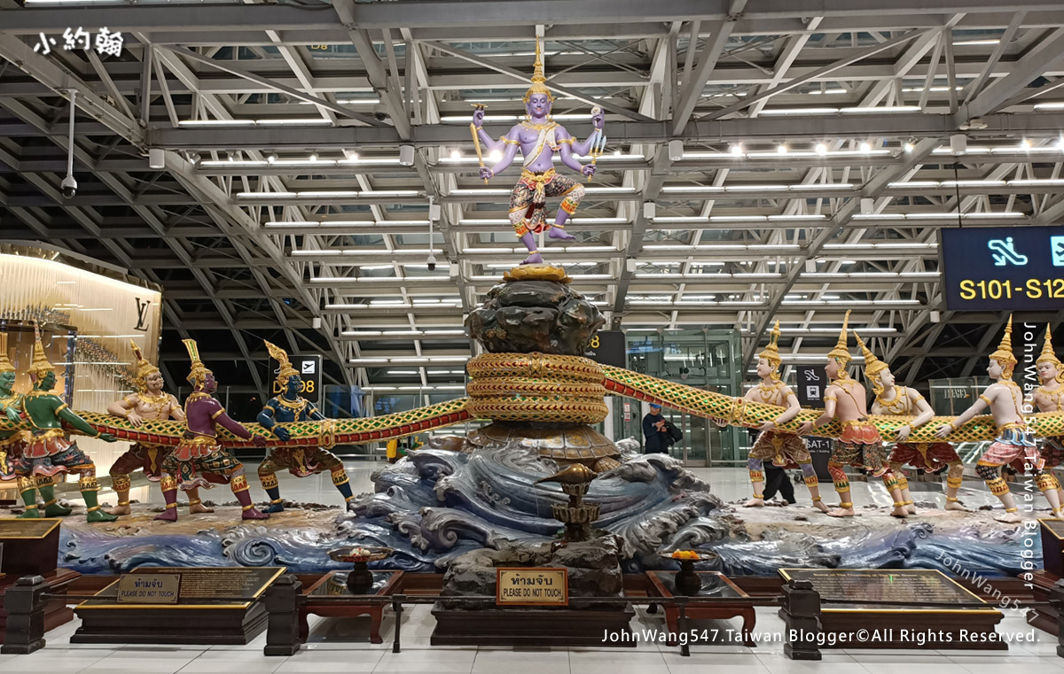 曼谷bkk機場出境 攪乳海神像 乳海翻騰.jpg