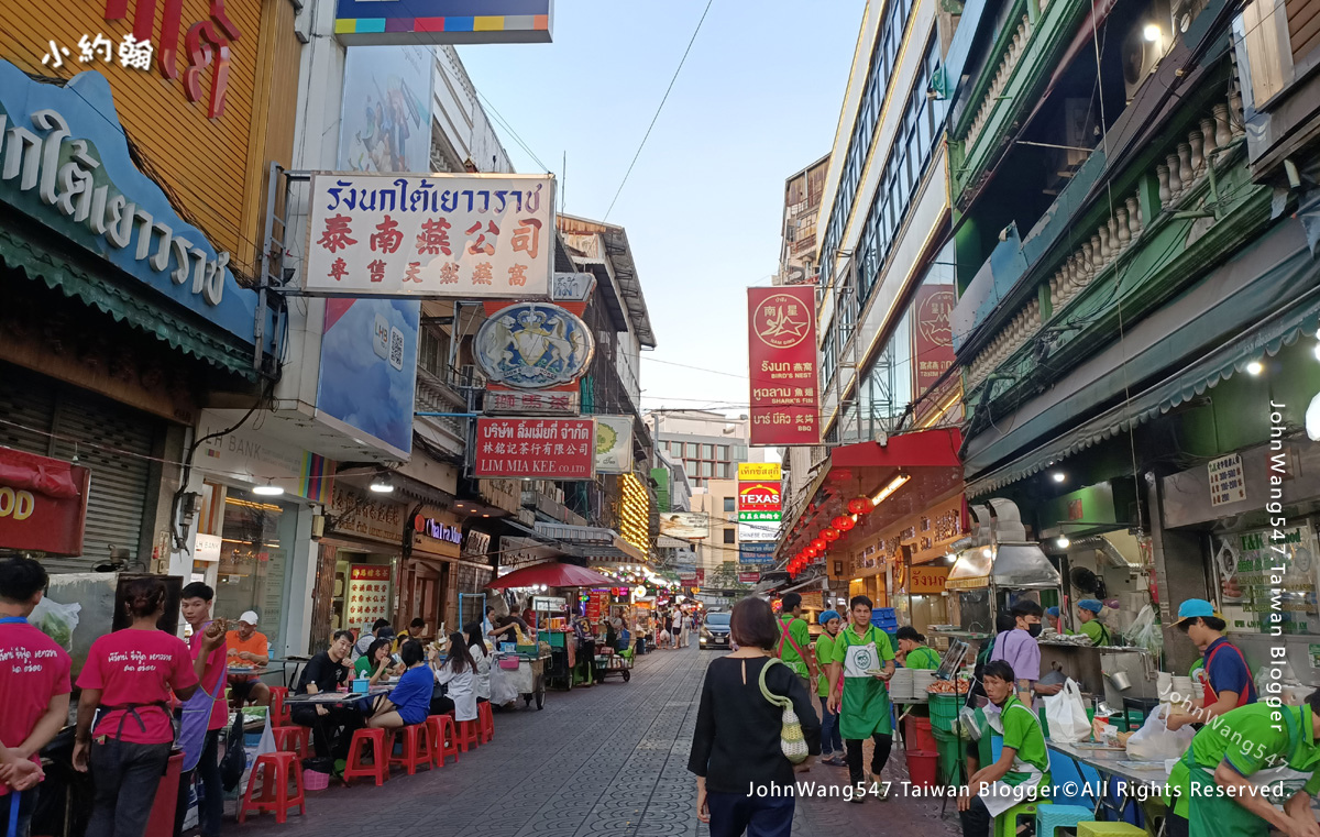 Bangkok China Town Phadung Dao Road.jpg