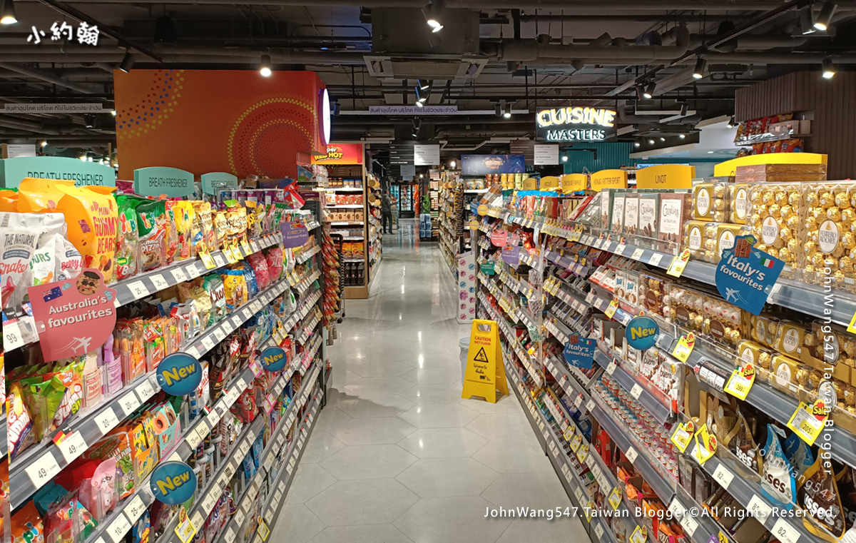 Marche Thonglor Tops supermarket.jpg