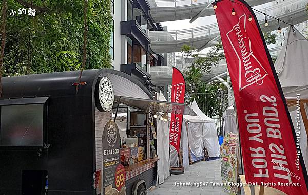 Marche Thonglor food truck.jpg