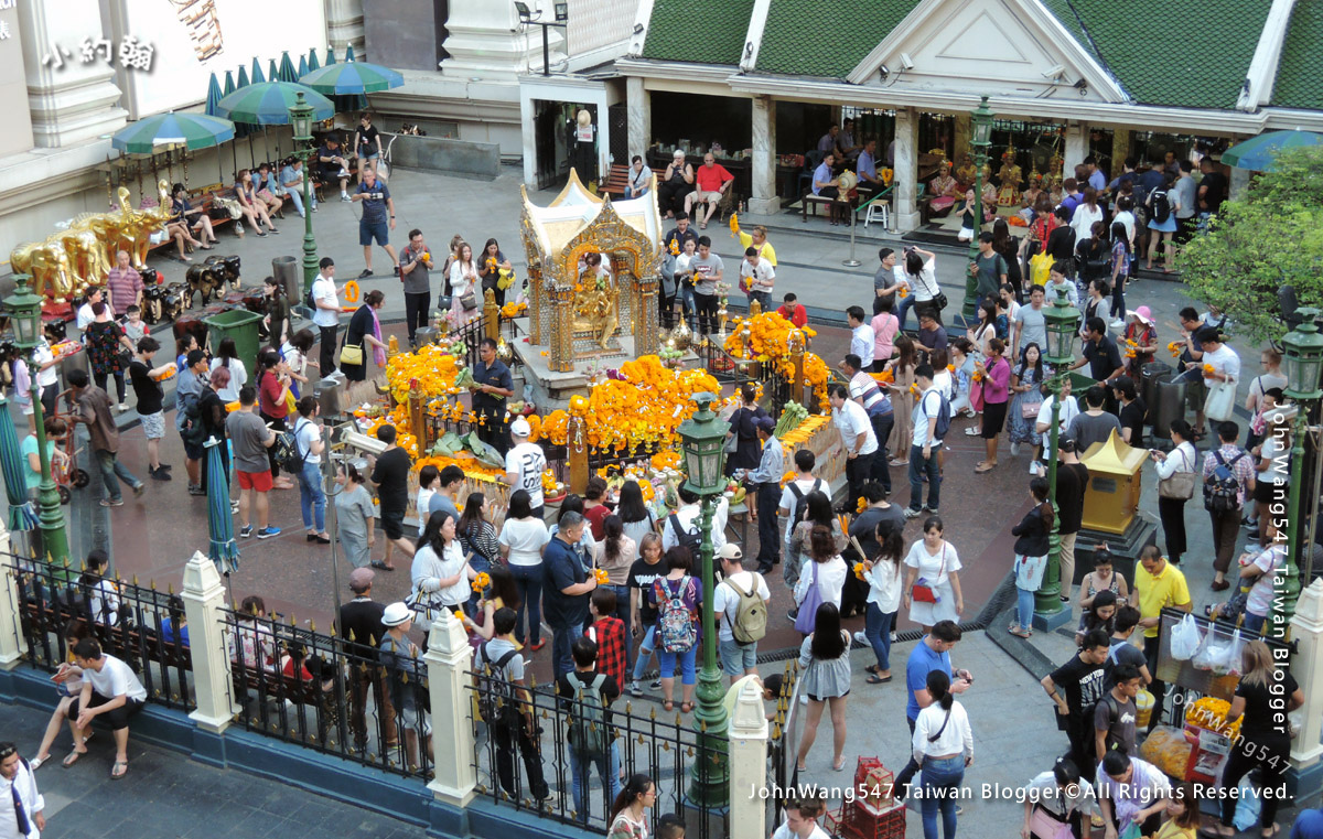 Erawan Ratchaprasong 8 Shrines.jpg