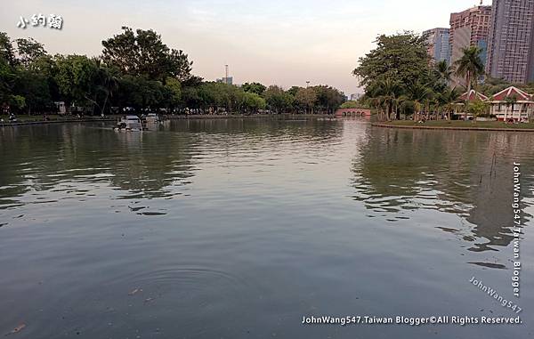 曼谷恰圖恰公園Chatuchak Park黃昏.jpg