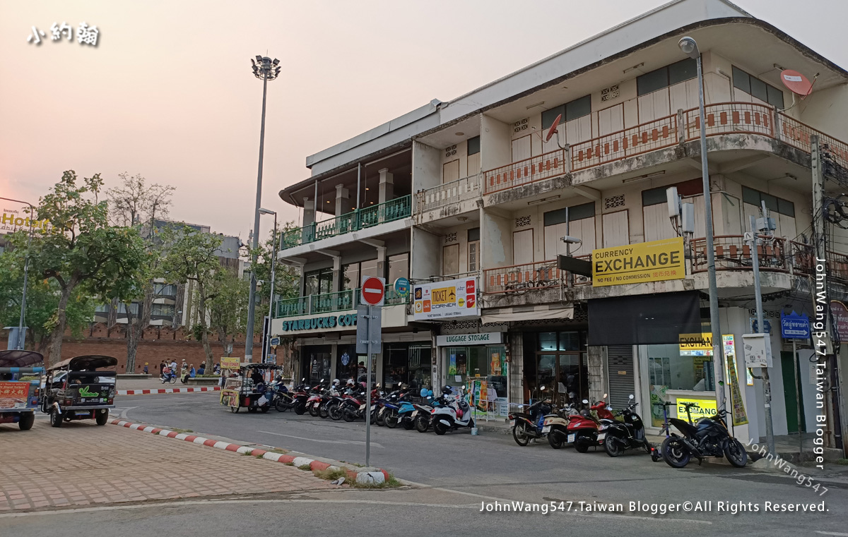 Boots Thapae gate 2023.2.jpg