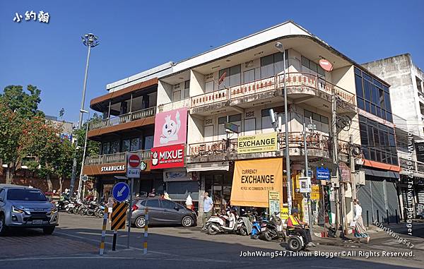 Starbucks Mixue Thapae gate 2025.jpg