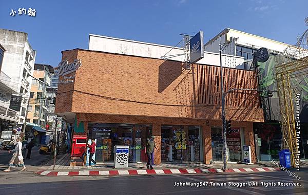 Boots Thapae gate 2025.jpg