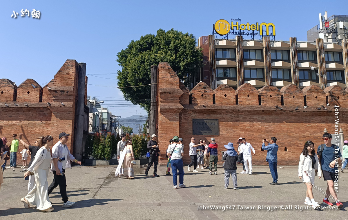 Thapae gate塔佩門.jpg