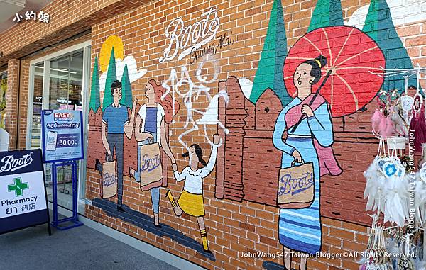 Boots Thapae gate塔佩門店.jpg