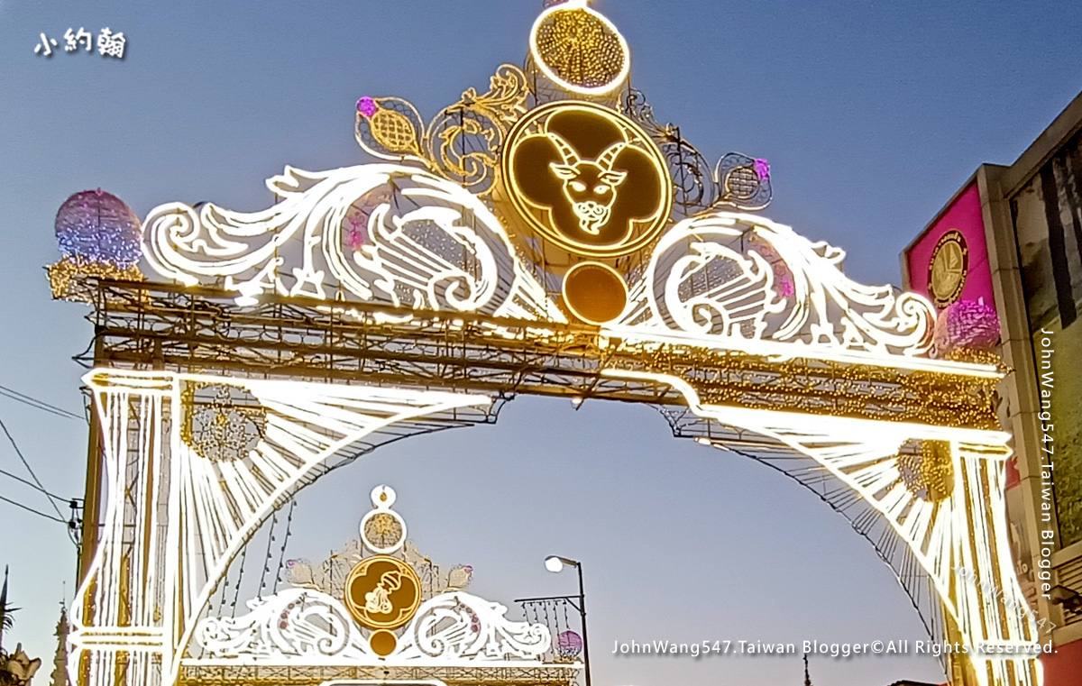 Thapae gate塔佩門外燈光迎賓門3.jpg