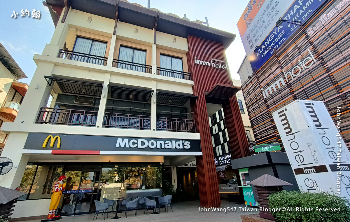 imm Hotel Chiang Mai Thapae gate.jpg