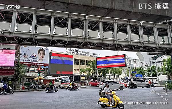 Bangkok Ekamai Eastern Bus Terminal.jpg Bangkok Ekamai Eastern Bus Terminal.jpg