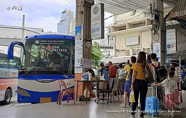曼谷搭車到芭達雅最推薦Ekkamai東巴士站Roong Reuang巴士.jpg 曼谷搭車到芭達雅最推薦Ekkamai東巴士站Roong Reuang巴士.jpg