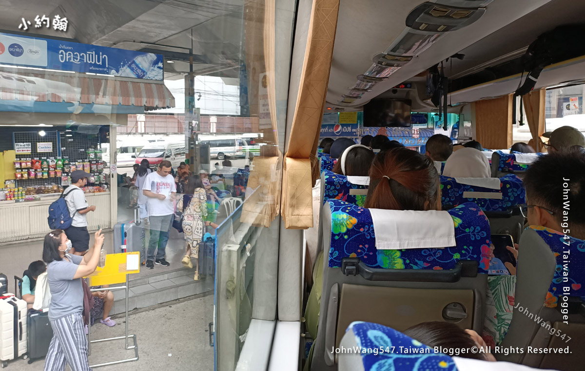 芭達雅大巴士上車亂像.jpg 芭達雅大巴士上車亂像.jpg