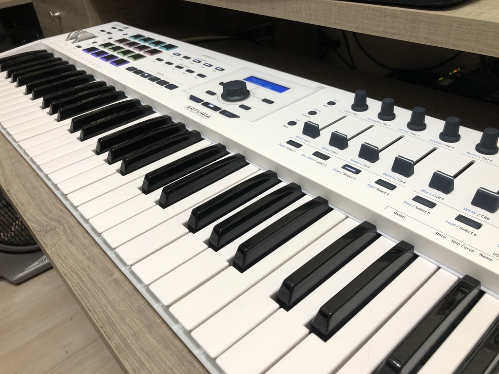 開箱文】Arturia Keylab 61 mkII 不只是MIDI鍵盤，也是DAW控制器