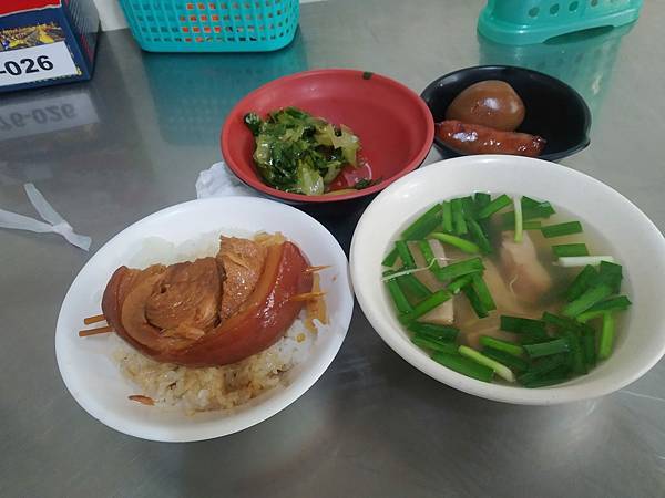阿泉控肉飯_3.jpg