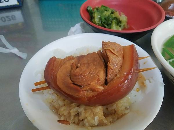阿泉控肉飯_5.jpg