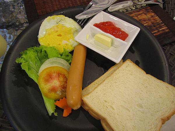 考山路旅店的早餐