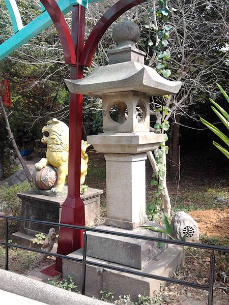 幾乎都在拍日本殖民留下來的石燈籠 :P