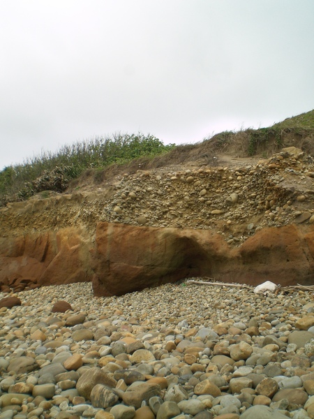 沉積的礫石被抬升出海了