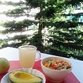 熱與冷的早餐: 三層肉彩蔬湯麵/海鹽檸檬汁/酪梨/拔拉