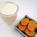 颱風要來不來的早餐: 蘋果鮮奶汁+蒸地瓜