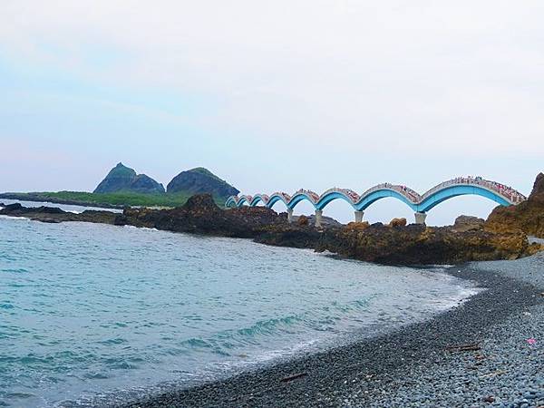 閃閃發亮的大橋