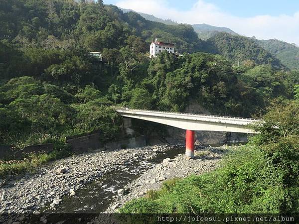 右手邊是民都有大橋