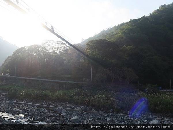 陽光讓橋延伸了