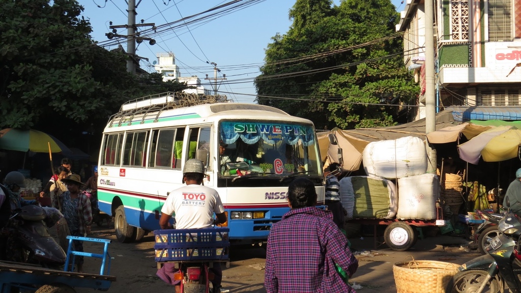 曼德勒早晨的Zay Cho市場 20141125_075600.jpg