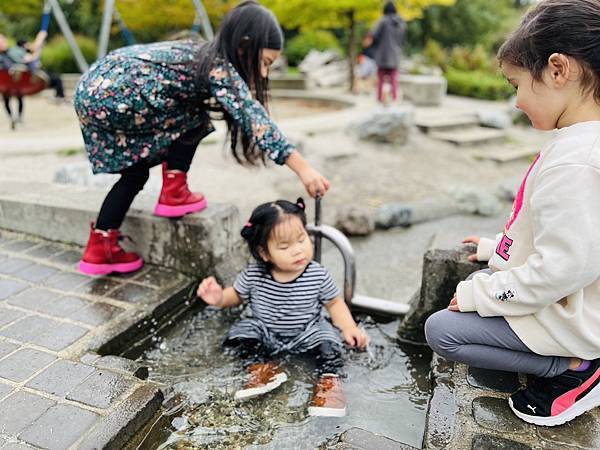 夏娜女王陛下小落難 20230917_173002_HeSa%26;_Garden City Park Playground.JPG