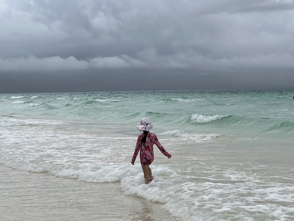 長灘島日記 20250702_193015_He_Boracay, Philippines.JPG 長灘島日記 20250702_193015_He_Boracay, Philippines.JPG