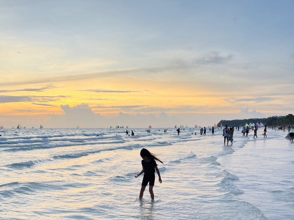 長灘島日記 20250706_191526_He_Boracay, Philippines.JPG 長灘島日記 20250706_191526_He_Boracay, Philippines.JPG