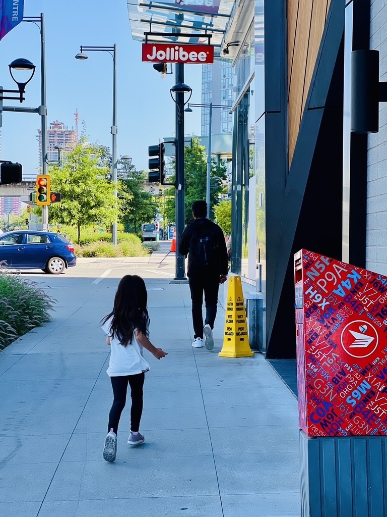 左傾 20250721_094600_He_Jollibee.JPG 左傾 20250721_094600_He_Jollibee.JPG