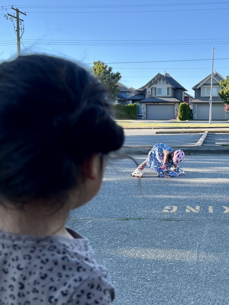 舒服 20250811_190001_HeSa_Roller Skates.JPG 舒服 20250811_190001_HeSa_Roller Skates.JPG