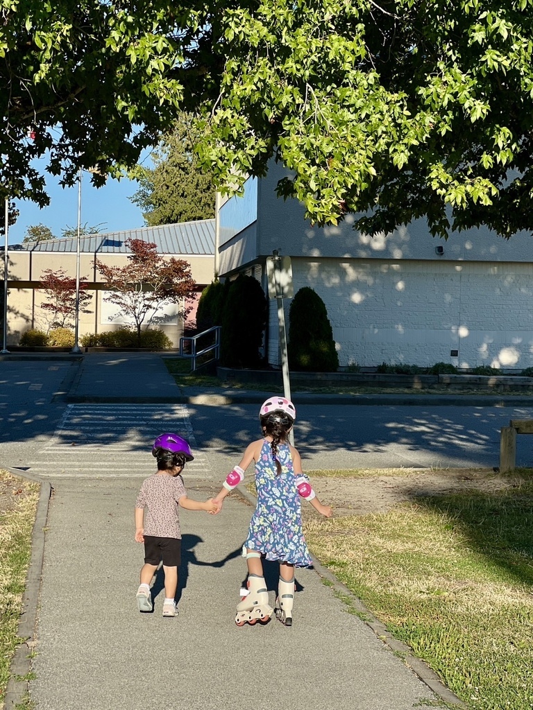 舒服 20250811_185000_HeSa_Roller Skates.JPG 舒服 20250811_185000_HeSa_Roller Skates.JPG