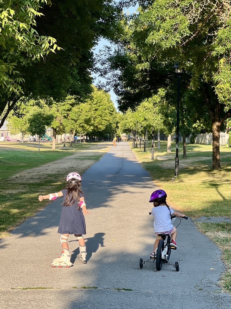 舒服 20250812_184600_HeSa_Roller Skates.JPG 舒服 20250812_184600_HeSa_Roller Skates.JPG