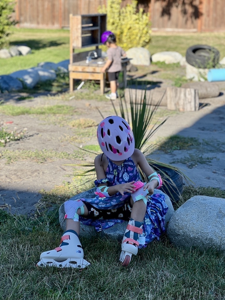 舒服 20250811_182100_HeSa_Roller Skates.JPG 舒服 20250811_182100_HeSa_Roller Skates.JPG