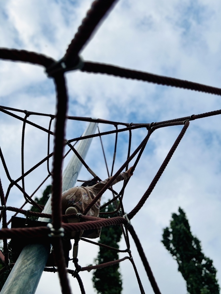 權威 20250819_160400_Sa_Playground.JPG 權威 20250819_160400_Sa_Playground.JPG