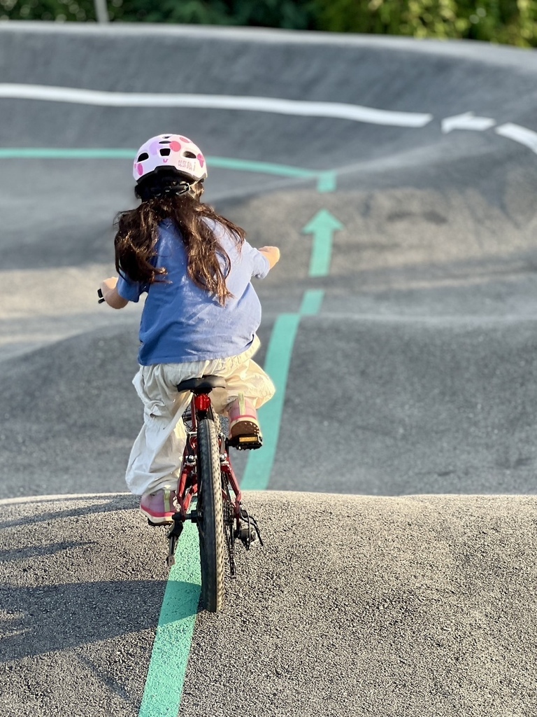 威權 20250830_183900_He_Railway Granville Pumptrack.JPG 威權 20250830_183900_He_Railway Granville Pumptrack.JPG
