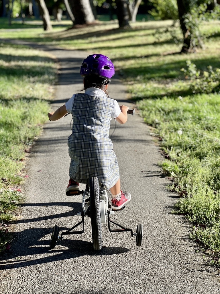 開學了 20250909_173801_Sa_Blundell Neighbourhood Park.JPG 開學了 20250909_173801_Sa_Blundell Neighbourhood Park.JPG