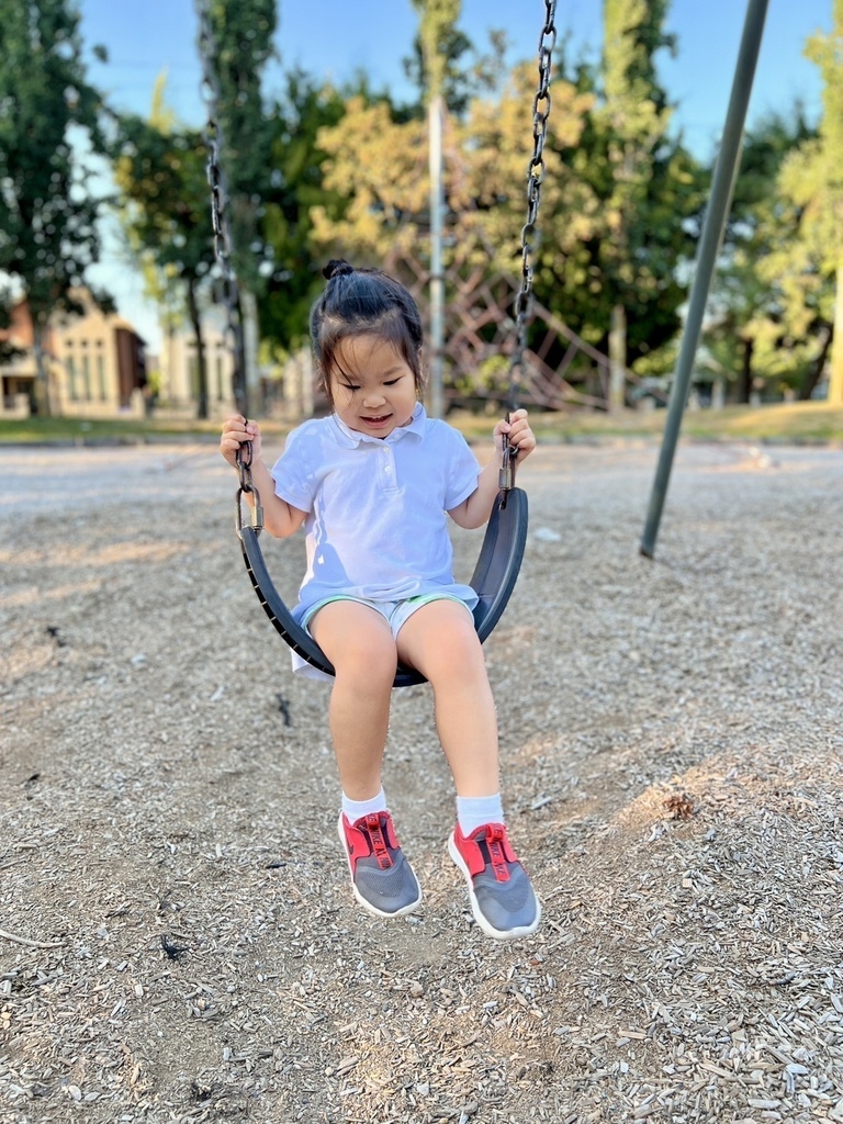 開學了 20250908_180000_Sa_Blundell Neighbourhood Park.JPG 開學了 20250908_180000_Sa_Blundell Neighbourhood Park.JPG